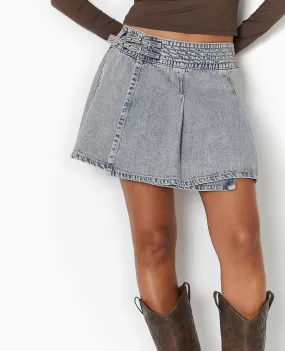 Jupe courte portefeuille en jean avec ceintures